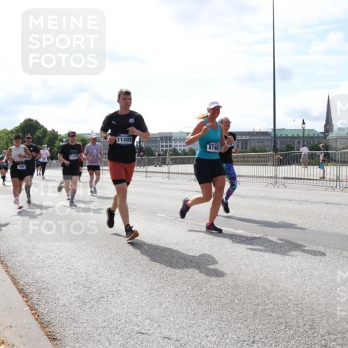 29.06.2025 - hella hamburg halbmarathon Lena Gebhardt http://msf.ph/oto/8399582 29.06.2025 10:15:59 Lombardsbrücke 1818, 7897, 11478, 11303, 8746, 1156, 1308, 1440, 1651, 2071, 2076, 2110, 2165, 2436, 2803, 2835, 2989, 3134, 3167, 3417, 4007, 4466, 4492, 4494, 4637, 4828, 5046, 5069, 5423, 6376, 6576, 7897, 7941, 7942, 8169, 8274, 8554, 8746, 8885, 9192, 9601, 9657, 9675, 9784, 9802, 9881, 10107, 10108, 10292, 10608, 10775, 10844, 10990, 11113, 11303, 11478, 11774, 11783, 11818, 12427, 12469, 13179, 13818, 13951, 14413, 14423, 14550, 14552, 15307 meine-sportfotos.de