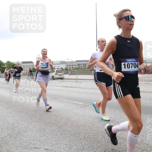 29.06.2025 - hella hamburg halbmarathon Lena Gebhardt http://msf.ph/oto/8399592 29.06.2025 10:49:52 Lombardsbrücke 15582, 15412, 10704, 1040, 1041, 1487, 1511, 1625, 1805, 1888, 2212, 2466, 2668, 2862, 2997, 3183, 3383, 3701, 3943, 4090, 4769, 4870, 5076, 5552, 5694, 5749, 5751, 6191, 6694, 7305, 7339, 7366, 7650, 7679, 7721, 7722, 8065, 8254, 9015, 9162, 9261, 9605, 9940, 10403, 10617, 10683, 10704, 11030, 11558, 11631, 11760, 12124, 12388, 13127, 13128, 13309, 13381, 13744, 13764, 14505, 14545, 14692, 15626 meine-sportfotos.de