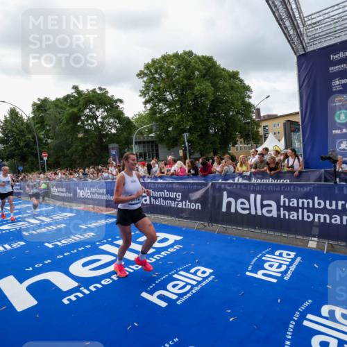 29.06.2025 - hella hamburg halbmarathon Zöllner http://msf.ph/oto/8399675 29.06.2025 10:36:46 Ziel 1571, 3809, 4865, 5092, 5961, 6529, 13343, 14622, 15621, 18038, 18733 meine-sportfotos.de