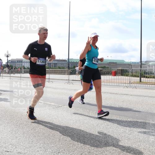 29.06.2025 - hella hamburg halbmarathon Lena Gebhardt http://msf.ph/oto/8399712 29.06.2025 10:15:59 Lombardsbrücke 478, 11303, 8746, 1156, 1308, 1440, 1651, 2071, 2076, 2110, 2165, 2436, 2803, 2835, 2989, 3134, 3167, 3417, 4007, 4466, 4492, 4494, 4637, 4828, 5046, 5069, 5423, 6376, 6576, 7897, 7941, 7942, 8169, 8274, 8554, 8746, 8885, 9192, 9601, 9657, 9675, 9784, 9802, 9881, 10107, 10108, 10292, 10608, 10775, 10844, 10990, 11113, 11303, 11478, 11774, 11783, 11818, 12427, 12469, 13179, 13818, 13951, 14413, 14423, 14550, 14552, 15307 meine-sportfotos.de
