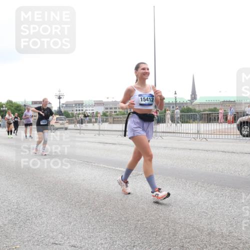 29.06.2025 - hella hamburg halbmarathon Lena Gebhardt http://msf.ph/oto/8399721 29.06.2025 10:49:52 Lombardsbrücke 1740, 15582, 15412, 1040, 1041, 1487, 1511, 1625, 1805, 1888, 2212, 2466, 2668, 2862, 2997, 3183, 3383, 3701, 3943, 4090, 4769, 4870, 5076, 5552, 5694, 5749, 5751, 6191, 6694, 7305, 7339, 7366, 7650, 7679, 7721, 7722, 8065, 8254, 9015, 9162, 9261, 9605, 9940, 10403, 10617, 10683, 10704, 11030, 11558, 11631, 11760, 12124, 12388, 13127, 13128, 13309, 13381, 13744, 13764, 14505, 14545, 14692, 15626 meine-sportfotos.de
