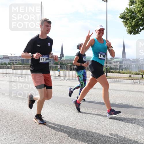 29.06.2025 - hella hamburg halbmarathon Lena Gebhardt http://msf.ph/oto/8399786 29.06.2025 10:16:00 Lombardsbrücke 11478, 11303, 18541, 8746, 1156, 1308, 1440, 1651, 2071, 2076, 2110, 2165, 2436, 2803, 2835, 2989, 3134, 3167, 3417, 4007, 4466, 4492, 4494, 4637, 4828, 5046, 5069, 5423, 6376, 6576, 7897, 7941, 7942, 8169, 8274, 8554, 8746, 8885, 9192, 9601, 9657, 9675, 9784, 9802, 9881, 10107, 10108, 10183, 10292, 10608, 10775, 10844, 10990, 11113, 11303, 11478, 11774, 11783, 11818, 12427, 12469, 13179, 13818, 13951, 14413, 14423, 14550, 14552, 15307 meine-sportfotos.de