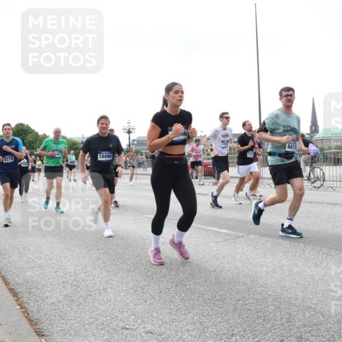 29.06.2025 - hella hamburg halbmarathon Lena Gebhardt http://msf.ph/oto/8399798 29.06.2025 10:40:41 Lombardsbrücke 8378, 18490, 1151, 11513, 4411, 1018, 1037, 1075, 1323, 2042, 2109, 2173, 2206, 2299, 2515, 2572, 2762, 2763, 2858, 3121, 3237, 3293, 3295, 3306, 3432, 3694, 3810, 4044, 4234, 4271, 4411, 4530, 4612, 4756, 4774, 4775, 4906, 4972, 5059, 5113, 5351, 5352, 5702, 5753, 5975, 6076, 6098, 6163, 6229, 6278, 6280, 6289, 6363, 6463, 6673, 6842, 6866, 6876, 7108, 7174, 7293, 7675, 7850, 7956, 8053, 8054, 8307, 8378, 8391, 8429, 8430, 9009, 9237, 11053 meine-sportfotos.de