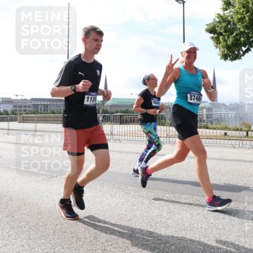 29.06.2025 - hella hamburg halbmarathon Lena Gebhardt http://msf.ph/oto/8399822 29.06.2025 10:16:00 Lombardsbrücke 11478, 1130, 18641, 8746, 1156, 1308, 1440, 1651, 2071, 2076, 2110, 2165, 2436, 2803, 2835, 2989, 3134, 3167, 3417, 4007, 4466, 4492, 4494, 4637, 4828, 5046, 5069, 5423, 6376, 6576, 7897, 7941, 7942, 8169, 8274, 8554, 8746, 8885, 9192, 9601, 9657, 9675, 9784, 9802, 9881, 10107, 10108, 10183, 10292, 10608, 10775, 10844, 10990, 11113, 11303, 11478, 11774, 11783, 11818, 12427, 12469, 13179, 13818, 13951, 14413, 14423, 14550, 14552, 15307 meine-sportfotos.de