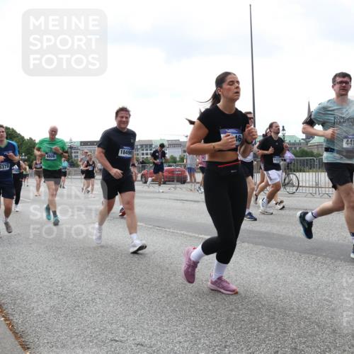 29.06.2025 - hella hamburg halbmarathon Lena Gebhardt http://msf.ph/oto/8399835 29.06.2025 10:40:41 Lombardsbrücke 8378, 17959, 4906, 18490, 11510, 441, 1018, 1037, 1075, 1323, 2042, 2109, 2173, 2206, 2299, 2515, 2572, 2762, 2763, 2858, 3121, 3237, 3293, 3295, 3306, 3432, 3694, 3810, 4044, 4234, 4271, 4411, 4530, 4612, 4756, 4774, 4775, 4906, 4972, 5059, 5113, 5351, 5352, 5702, 5753, 5975, 6076, 6098, 6163, 6229, 6278, 6280, 6289, 6363, 6463, 6673, 6842, 6866, 6876, 7108, 7174, 7293, 7675, 7850, 7956, 8053, 8054, 8307, 8378, 8391, 8429, 8430, 9009, 9237, 11053 meine-sportfotos.de