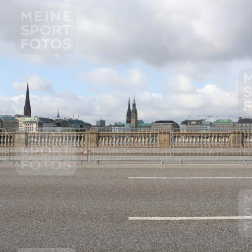 29.06.2025 - hella hamburg halbmarathon Lena Gebhardt http://msf.ph/oto/8399886 29.06.2025 08:53:14 Lombardsbrücke  meine-sportfotos.de