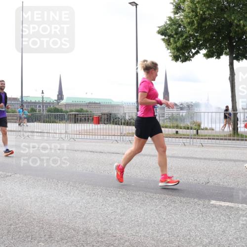 29.06.2025 - hella hamburg halbmarathon Lena Gebhardt http://msf.ph/oto/8399905 29.06.2025 10:23:40 Lombardsbrücke 1048, 1304, 1362, 1545, 2125, 2489, 2925, 4122, 4391, 4646, 4728, 4793, 4990, 5055, 5160, 5358, 5406, 5661, 6502, 6747, 7029, 7820, 8031, 8149, 8181, 8502, 8676, 8716, 8918, 8920, 9217, 9301, 9603, 9715, 9877, 10649, 10739, 11044, 11300, 11454, 11793, 11798, 11879, 12073, 12874, 13149, 14265, 14338, 14510, 14512, 14521, 14821, 15709, 15739, 15853, 16185, 16251, 16416, 16558, 17013, 17099, 17199, 17207, 17299, 17719 meine-sportfotos.de