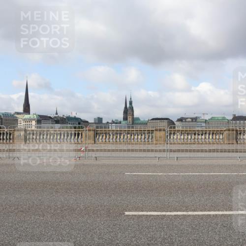 29.06.2025 - hella hamburg halbmarathon Lena Gebhardt http://msf.ph/oto/8399919 29.06.2025 08:53:14 Lombardsbrücke  meine-sportfotos.de