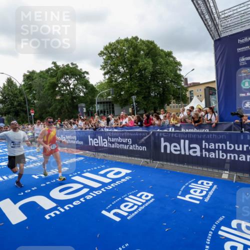 29.06.2025 - hella hamburg halbmarathon Zöllner http://msf.ph/oto/8399930 29.06.2025 10:36:54 Ziel 3959, 4865, 5307, 6529, 7310, 13141, 13343, 15939, 18384 meine-sportfotos.de