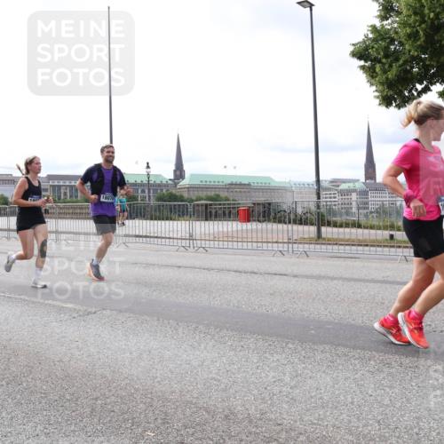 29.06.2025 - hella hamburg halbmarathon Lena Gebhardt http://msf.ph/oto/8399935 29.06.2025 10:23:41 Lombardsbrücke 18332, 100, 18070, 1048, 1304, 1362, 1545, 2125, 2489, 2925, 4122, 4391, 4646, 4728, 4793, 4990, 5055, 5160, 5358, 5406, 5661, 6502, 6747, 7029, 7820, 8031, 8141, 8149, 8181, 8502, 8676, 8716, 8717, 8918, 8920, 9217, 9301, 9603, 9715, 10649, 10739, 11044, 11300, 11415, 11454, 11793, 11798, 11879, 12073, 12874, 13149, 14265, 14338, 14510, 14512, 14521, 14821, 15709, 15739, 15853, 16185, 16251, 16558, 17013, 17099, 17199, 17207, 17299, 17719 meine-sportfotos.de