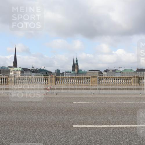 29.06.2025 - hella hamburg halbmarathon Lena Gebhardt http://msf.ph/oto/8399961 29.06.2025 08:53:14 Lombardsbrücke  meine-sportfotos.de
