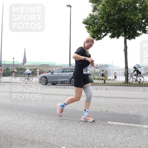 29.06.2025 - hella hamburg halbmarathon Lena Gebhardt http://msf.ph/oto/8399968 29.06.2025 10:49:55 Lombardsbrücke 155, 1040, 1041, 1487, 1511, 1625, 1805, 1888, 2212, 2466, 2668, 2862, 2997, 3183, 3701, 3943, 4090, 4870, 5076, 5552, 5694, 5749, 5751, 5997, 6191, 6694, 6830, 7305, 7339, 7366, 7650, 7679, 7721, 7722, 7755, 8065, 8254, 9015, 9162, 9605, 9940, 10060, 10403, 10617, 10683, 10704, 11030, 11631, 11760, 12124, 12388, 13127, 13128, 13309, 13381, 13744, 13764, 13846, 14505, 14545, 14692, 15626 meine-sportfotos.de