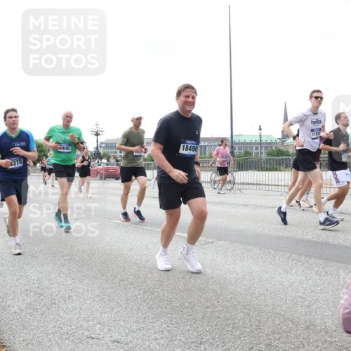 29.06.2025 - hella hamburg halbmarathon Lena Gebhardt http://msf.ph/oto/8399984 29.06.2025 10:40:42 Lombardsbrücke 8378, 906, 11514, 18490, 1018, 1037, 1075, 1323, 2042, 2109, 2173, 2206, 2299, 2515, 2572, 2762, 2763, 2858, 3121, 3237, 3293, 3295, 3306, 3432, 3694, 3810, 4044, 4234, 4271, 4411, 4530, 4612, 4756, 4774, 4775, 4906, 4972, 5059, 5113, 5351, 5352, 5702, 5753, 5975, 6076, 6098, 6163, 6229, 6278, 6280, 6289, 6363, 6463, 6673, 6842, 6866, 6876, 7108, 7174, 7293, 7675, 7850, 7956, 8053, 8054, 8307, 8378, 8391, 8429, 8430, 9009, 9237, 11053 meine-sportfotos.de