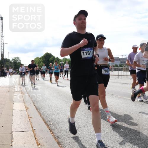 29.06.2025 - hella hamburg halbmarathon Lena Gebhardt http://msf.ph/oto/8399997 29.06.2025 10:16:01 Lombardsbrücke 11818, 7897, 542, 11478, 1156, 1308, 1440, 1651, 2071, 2076, 2165, 2436, 2803, 2835, 2989, 3134, 3167, 3648, 4007, 4466, 4492, 4494, 4637, 4828, 5046, 5069, 5423, 6376, 6576, 7897, 7941, 7942, 8169, 8274, 8554, 8746, 8885, 9192, 9601, 9657, 9675, 9784, 9802, 9881, 10107, 10108, 10183, 10292, 10608, 10775, 10844, 10990, 11113, 11303, 11478, 11774, 11783, 11818, 12427, 12469, 13179, 13818, 13951, 14413, 14423, 14550, 14552, 15307 meine-sportfotos.de
