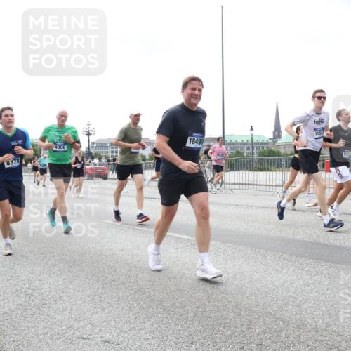 29.06.2025 - hella hamburg halbmarathon Lena Gebhardt http://msf.ph/oto/8400026 29.06.2025 10:40:42 Lombardsbrücke 19168, 8378, 74906, 18490, 11514, 1018, 1037, 1075, 1323, 2042, 2109, 2173, 2206, 2299, 2515, 2572, 2762, 2763, 2858, 3121, 3237, 3293, 3295, 3306, 3432, 3694, 3810, 4044, 4234, 4271, 4411, 4530, 4612, 4756, 4774, 4775, 4906, 4972, 5059, 5113, 5351, 5352, 5702, 5753, 5975, 6076, 6098, 6163, 6229, 6278, 6280, 6289, 6363, 6463, 6673, 6842, 6866, 6876, 7108, 7174, 7293, 7675, 7850, 7956, 8053, 8054, 8307, 8378, 8391, 8429, 8430, 9009, 9237, 11053 meine-sportfotos.de