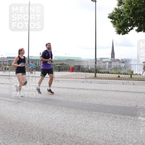 29.06.2025 - hella hamburg halbmarathon Lena Gebhardt http://msf.ph/oto/8400032 29.06.2025 10:23:41 Lombardsbrücke 18332, 71, 1807, 1048, 1304, 1362, 1545, 2125, 2489, 2925, 4122, 4391, 4646, 4728, 4793, 4990, 5055, 5160, 5358, 5406, 5661, 6502, 6747, 7029, 7820, 8031, 8141, 8149, 8181, 8502, 8676, 8716, 8717, 8918, 8920, 9217, 9301, 9603, 9715, 10649, 10739, 11044, 11300, 11415, 11454, 11793, 11798, 11879, 12073, 12874, 13149, 14265, 14338, 14510, 14512, 14521, 14821, 15709, 15739, 15853, 16185, 16251, 16558, 17013, 17099, 17199, 17207, 17299, 17719 meine-sportfotos.de