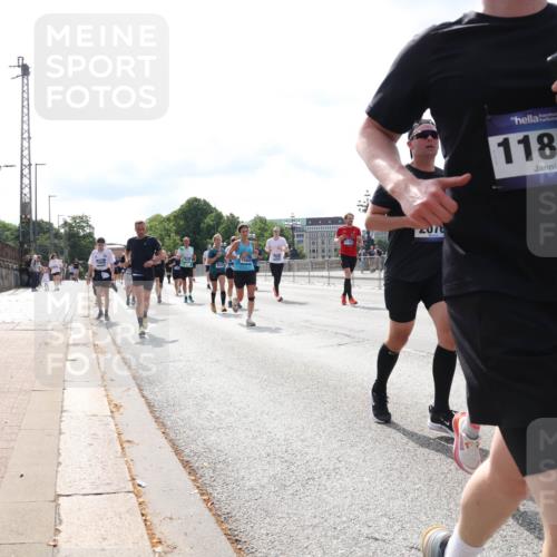 29.06.2025 - hella hamburg halbmarathon Lena Gebhardt http://msf.ph/oto/8400066 29.06.2025 10:16:01 Lombardsbrücke 2076, 11818, 1156, 1308, 1440, 1651, 2071, 2076, 2165, 2436, 2803, 2835, 2989, 3134, 3167, 3648, 4007, 4466, 4492, 4494, 4637, 4828, 5046, 5069, 5423, 6376, 6576, 7897, 7941, 7942, 8169, 8274, 8554, 8746, 8885, 9192, 9601, 9657, 9675, 9784, 9802, 9881, 10107, 10108, 10183, 10292, 10608, 10775, 10844, 10990, 11113, 11303, 11478, 11774, 11783, 11818, 12427, 12469, 13179, 13818, 13951, 14413, 14423, 14550, 14552, 15307 meine-sportfotos.de