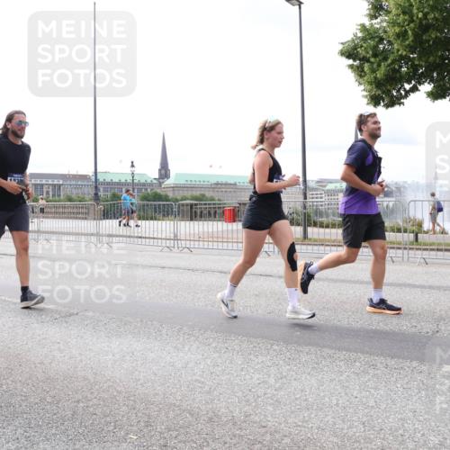 29.06.2025 - hella hamburg halbmarathon Lena Gebhardt http://msf.ph/oto/8400120 29.06.2025 10:23:42 Lombardsbrücke 20, 17199, 192, 1048, 1304, 1362, 1444, 1545, 2125, 2489, 2925, 4122, 4391, 4646, 4728, 4990, 5055, 5160, 5358, 5406, 5661, 6502, 6747, 7029, 7820, 8031, 8141, 8149, 8181, 8502, 8676, 8716, 8717, 8918, 8920, 9217, 9301, 9603, 9715, 10649, 10739, 11044, 11300, 11415, 11454, 11793, 11798, 11879, 12073, 12874, 13149, 14265, 14338, 14510, 14512, 14521, 14821, 15709, 15739, 15853, 16185, 16251, 17013, 17199, 17207, 17299, 17719 meine-sportfotos.de