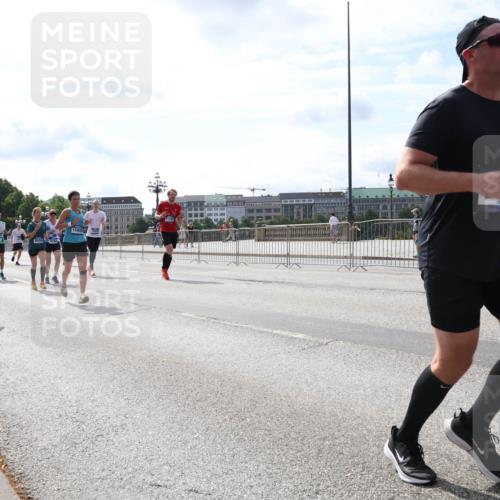 29.06.2025 - hella hamburg halbmarathon Lena Gebhardt http://msf.ph/oto/8400146 29.06.2025 10:16:02 Lombardsbrücke 15889, 1156, 1308, 1651, 2071, 2076, 2165, 2436, 2803, 2835, 2989, 3134, 3167, 3648, 4007, 4466, 4492, 4494, 4637, 4828, 5046, 5423, 6376, 6576, 7897, 7941, 7942, 8169, 8274, 8554, 8746, 8885, 9192, 9601, 9657, 9675, 9784, 9802, 9881, 10107, 10108, 10183, 10292, 10608, 10775, 10844, 10990, 11113, 11303, 11478, 11774, 11783, 11818, 12427, 12469, 13179, 13818, 13951, 14413, 14423, 14550, 14552, 15307 meine-sportfotos.de
