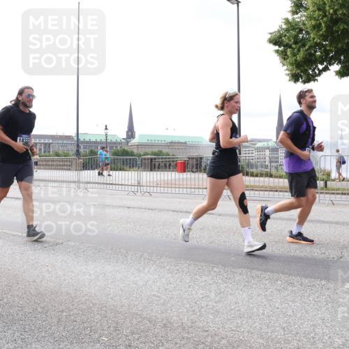 29.06.2025 - hella hamburg halbmarathon Lena Gebhardt http://msf.ph/oto/8400151 29.06.2025 10:23:42 Lombardsbrücke 20, 17199, 18332, 1048, 1304, 1362, 1444, 1545, 2125, 2489, 2925, 4122, 4391, 4646, 4728, 4990, 5055, 5160, 5358, 5406, 5661, 6502, 6747, 7029, 7820, 8031, 8141, 8149, 8181, 8502, 8676, 8716, 8717, 8918, 8920, 9217, 9301, 9603, 9715, 10649, 10739, 11044, 11300, 11415, 11454, 11793, 11798, 11879, 12073, 12874, 13149, 14265, 14338, 14510, 14512, 14521, 14821, 15709, 15739, 15853, 16185, 16251, 17013, 17199, 17207, 17299, 17719 meine-sportfotos.de