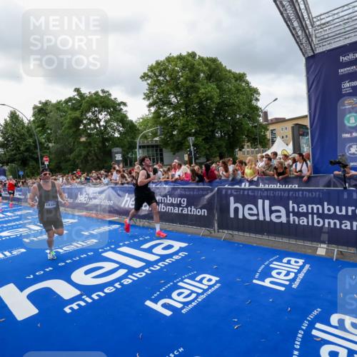 29.06.2025 - hella hamburg halbmarathon Zöllner http://msf.ph/oto/8400156 29.06.2025 10:36:59 Ziel 3959, 5307, 5315, 7310, 11620, 13141, 14691, 18384 meine-sportfotos.de