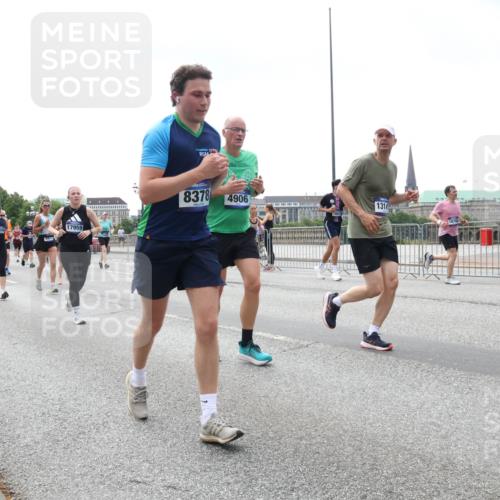 29.06.2025 - hella hamburg halbmarathon Lena Gebhardt http://msf.ph/oto/8400168 29.06.2025 10:40:43 Lombardsbrücke 19168, 17959, 8378, 4906, 1314, 1018, 1037, 1075, 1323, 2042, 2109, 2173, 2206, 2299, 2515, 2762, 2763, 2858, 3121, 3293, 3295, 3306, 3432, 3694, 3810, 4044, 4234, 4411, 4530, 4612, 4756, 4774, 4775, 4906, 4972, 5059, 5113, 5351, 5352, 5702, 5753, 5975, 6076, 6098, 6163, 6229, 6278, 6280, 6289, 6363, 6463, 6673, 6842, 6866, 6876, 7108, 7174, 7293, 7675, 7850, 7956, 8053, 8054, 8307, 8378, 8391, 8429, 8430, 9009, 9237, 11053 meine-sportfotos.de