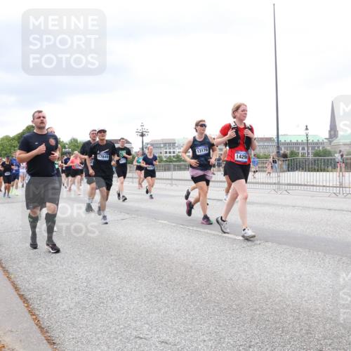 29.06.2025 - hella hamburg halbmarathon Lena Gebhardt http://msf.ph/oto/8400191 29.06.2025 10:58:01 Lombardsbrücke 17849, 13176, 14290, 1001, 1123, 1242, 1248, 1265, 1388, 1643, 2015, 2043, 2169, 2273, 2275, 2451, 2567, 2900, 3191, 3385, 3433, 3644, 3936, 3954, 4059, 4117, 4429, 4521, 4830, 5104, 5632, 5676, 5736, 5782, 6316, 6337, 6825, 6857, 6916, 7172, 7193, 7262, 7556, 7617, 7664, 7720, 7783, 7977, 7990, 8076, 8159, 8439, 8440, 8441, 8442, 8474, 8512, 8708, 8713, 8773, 8888, 9059, 9180, 9233, 9318, 9319, 9394, 9398, 9436, 9481, 9496, 9613, 9636, 9832 meine-sportfotos.de