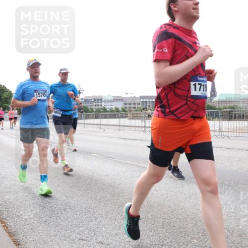 29.06.2025 - hella hamburg halbmarathon Lena Gebhardt http://msf.ph/oto/8400244 29.06.2025 10:23:43 Lombardsbrücke 15709, 8865, 1719, 1048, 1304, 1362, 1444, 1545, 2125, 2489, 2925, 4122, 4391, 4597, 4646, 4728, 4990, 5055, 5160, 5258, 5358, 5406, 5661, 6502, 6747, 7013, 7029, 7820, 8031, 8141, 8149, 8181, 8502, 8676, 8716, 8717, 9217, 9603, 9715, 10649, 10739, 11044, 11300, 11415, 11454, 11793, 11798, 11879, 12073, 12874, 13149, 14265, 14510, 14512, 14521, 14821, 15709, 15739, 15853, 16185, 16251, 17013, 17199, 17207, 17719 meine-sportfotos.de