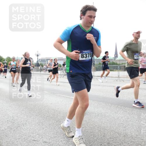 29.06.2025 - hella hamburg halbmarathon Lena Gebhardt http://msf.ph/oto/8400252 29.06.2025 10:40:43 Lombardsbrücke 19168, 10166, 4614, 8378, 1314, 1018, 1037, 1075, 1323, 2042, 2109, 2173, 2206, 2299, 2515, 2762, 2763, 2858, 3121, 3293, 3295, 3306, 3432, 3694, 3810, 4044, 4234, 4411, 4530, 4612, 4756, 4774, 4775, 4906, 4972, 5059, 5113, 5351, 5352, 5702, 5753, 5975, 6076, 6098, 6163, 6229, 6278, 6280, 6289, 6363, 6463, 6673, 6842, 6866, 6876, 7108, 7174, 7293, 7675, 7850, 7956, 8053, 8054, 8307, 8378, 8391, 8429, 8430, 9009, 9237, 11053 meine-sportfotos.de
