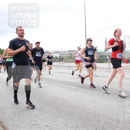 29.06.2025 - hella hamburg halbmarathon Lena Gebhardt http://msf.ph/oto/8400315 29.06.2025 10:58:02 Lombardsbrücke 23, 17849, 13176, 144, 1, 1429, 1001, 1123, 1242, 1248, 1265, 1388, 2015, 2043, 2169, 2273, 2275, 2451, 2567, 2900, 3191, 3385, 3433, 3644, 3936, 3954, 4059, 4117, 4429, 4521, 4830, 5104, 5632, 5676, 5736, 5782, 6316, 6337, 6825, 6857, 6916, 7172, 7193, 7262, 7556, 7617, 7664, 7720, 7783, 7977, 7990, 8076, 8159, 8439, 8440, 8441, 8442, 8474, 8512, 8708, 8713, 8773, 8888, 9059, 9180, 9233, 9318, 9319, 9394, 9398, 9436, 9481, 9496, 9613, 9636, 9832 meine-sportfotos.de