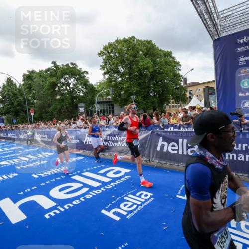 29.06.2025 - hella hamburg halbmarathon Zöllner http://msf.ph/oto/8400316 29.06.2025 10:37:02 Ziel 1385, 1411, 3959, 5307, 5315, 6123, 11620, 14691, 15261, 17024, 17125 meine-sportfotos.de