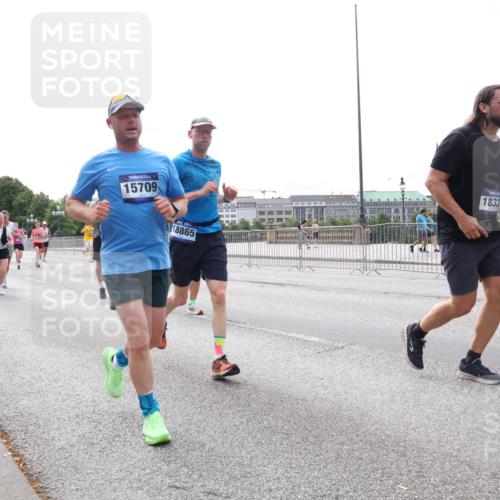 29.06.2025 - hella hamburg halbmarathon Lena Gebhardt http://msf.ph/oto/8400335 29.06.2025 10:23:43 Lombardsbrücke 15709, 18865, 1833, 1048, 1304, 1362, 1444, 1545, 2125, 2489, 2925, 4122, 4391, 4597, 4646, 4728, 4990, 5055, 5160, 5258, 5358, 5406, 5661, 6502, 6747, 7013, 7029, 7820, 8031, 8141, 8149, 8181, 8502, 8676, 8716, 8717, 9217, 9603, 9715, 10649, 10739, 11044, 11300, 11415, 11454, 11793, 11798, 11879, 12073, 12874, 13149, 14265, 14510, 14512, 14521, 14821, 15709, 15739, 15853, 16185, 16251, 17013, 17199, 17207, 17719 meine-sportfotos.de