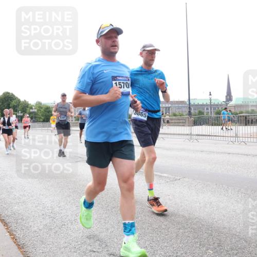 29.06.2025 - hella hamburg halbmarathon Lena Gebhardt http://msf.ph/oto/8400362 29.06.2025 10:23:43 Lombardsbrücke 4391, 1570, 18865, 18, 1048, 1304, 1362, 1444, 1545, 2125, 2489, 2925, 4122, 4391, 4597, 4646, 4728, 4990, 5055, 5160, 5258, 5358, 5406, 5661, 6502, 6747, 7013, 7029, 7820, 8031, 8141, 8149, 8181, 8502, 8676, 8716, 8717, 9217, 9603, 9715, 10649, 10739, 11044, 11300, 11415, 11454, 11793, 11798, 11879, 12073, 12874, 13149, 14265, 14510, 14512, 14521, 14821, 15709, 15739, 15853, 16185, 16251, 17013, 17199, 17207, 17719 meine-sportfotos.de