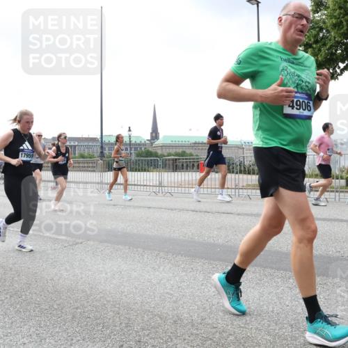 29.06.2025 - hella hamburg halbmarathon Lena Gebhardt http://msf.ph/oto/8400395 29.06.2025 10:40:44 Lombardsbrücke 10, 4612, 17959, 4906, 1018, 1037, 1075, 1323, 2042, 2109, 2173, 2206, 2299, 2762, 2763, 2858, 3121, 3293, 3295, 3306, 3432, 3694, 3810, 4044, 4234, 4411, 4530, 4612, 4756, 4774, 4775, 4906, 4972, 5059, 5113, 5351, 5352, 5702, 5753, 5975, 6076, 6098, 6163, 6229, 6278, 6280, 6289, 6363, 6463, 6673, 6842, 7108, 7293, 7956, 8053, 8054, 8307, 8378, 8391, 8429, 8430, 9009, 9237, 10644, 11053 meine-sportfotos.de