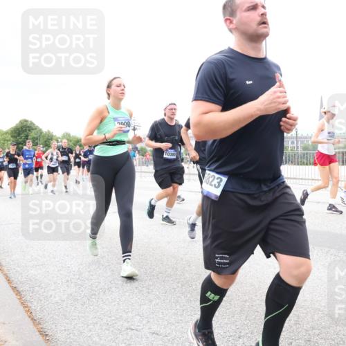 29.06.2025 - hella hamburg halbmarathon Lena Gebhardt http://msf.ph/oto/8400400 29.06.2025 10:58:03 Lombardsbrücke 2000, 10380, 823, 14457, 13176, 1001, 1123, 1242, 1248, 1265, 1388, 1845, 2015, 2043, 2169, 2273, 2275, 2451, 2567, 2900, 3191, 3644, 3936, 3954, 4059, 4117, 4429, 4521, 4830, 5104, 5632, 5676, 5736, 5782, 6316, 6337, 6825, 6916, 7172, 7193, 7262, 7556, 7617, 7664, 7720, 7783, 7977, 7990, 8076, 8159, 8439, 8440, 8441, 8442, 8474, 8512, 8708, 8713, 8773, 8888, 9059, 9180, 9233, 9239, 9318, 9319, 9394, 9398, 9436, 9481, 9496, 9613, 9636, 9832 meine-sportfotos.de
