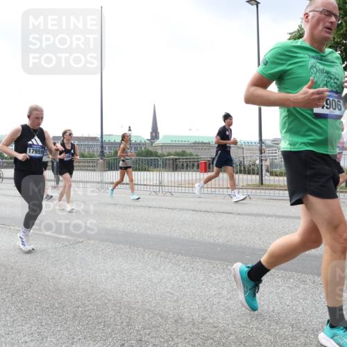 29.06.2025 - hella hamburg halbmarathon Lena Gebhardt http://msf.ph/oto/8400419 29.06.2025 10:40:44 Lombardsbrücke 4612, 17959, 906, 18793, 1018, 1037, 1075, 1323, 2042, 2109, 2173, 2206, 2299, 2762, 2763, 2858, 3121, 3293, 3295, 3306, 3432, 3694, 3810, 4044, 4234, 4411, 4530, 4612, 4756, 4774, 4775, 4906, 4972, 5059, 5113, 5351, 5352, 5702, 5753, 5975, 6076, 6098, 6163, 6229, 6278, 6280, 6289, 6363, 6463, 6673, 6842, 7108, 7293, 7956, 8053, 8054, 8307, 8378, 8391, 8429, 8430, 9009, 9237, 10644, 11053 meine-sportfotos.de