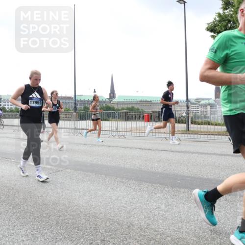 29.06.2025 - hella hamburg halbmarathon Lena Gebhardt http://msf.ph/oto/8400447 29.06.2025 10:40:44 Lombardsbrücke 4612, 17959, 22, 1018, 1037, 1075, 1323, 2042, 2109, 2173, 2206, 2299, 2762, 2763, 2858, 3121, 3293, 3295, 3306, 3432, 3694, 3810, 4044, 4234, 4411, 4530, 4612, 4756, 4774, 4775, 4906, 4972, 5059, 5113, 5351, 5352, 5702, 5753, 5975, 6076, 6098, 6163, 6229, 6278, 6280, 6289, 6363, 6463, 6673, 6842, 7108, 7293, 7956, 8053, 8054, 8307, 8378, 8391, 8429, 8430, 9009, 9237, 10644, 11053 meine-sportfotos.de