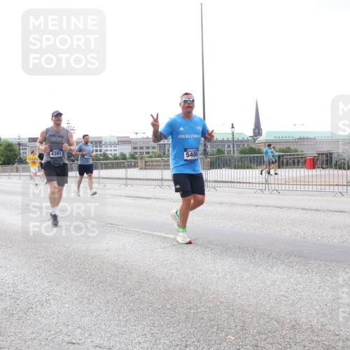 29.06.2025 - hella hamburg halbmarathon Lena Gebhardt http://msf.ph/oto/8400450 29.06.2025 10:23:44 Lombardsbrücke 4391, 5406, 1048, 1304, 1362, 1444, 1545, 2125, 2489, 2925, 4122, 4391, 4597, 4646, 4728, 4990, 5055, 5160, 5258, 5260, 5358, 5406, 5661, 6502, 6747, 7013, 7029, 7820, 8031, 8141, 8149, 8181, 8502, 8676, 8717, 9217, 9603, 9715, 10649, 10739, 11044, 11300, 11415, 11454, 11793, 11798, 11879, 12874, 13149, 14265, 14510, 14512, 14521, 14821, 15709, 15739, 15853, 16185, 16251, 17013, 17199, 17207, 17719 meine-sportfotos.de