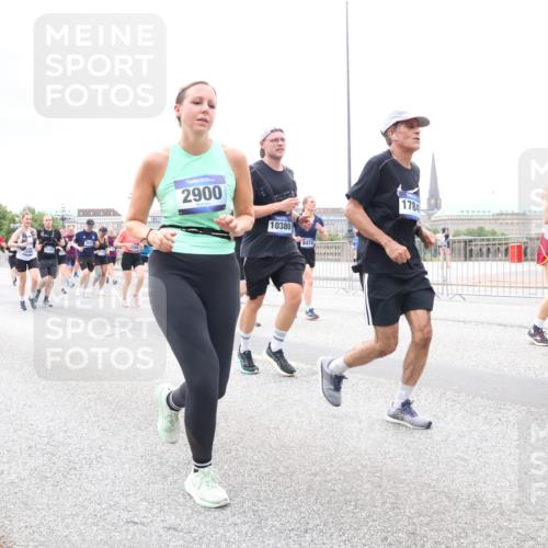 29.06.2025 - hella hamburg halbmarathon Lena Gebhardt http://msf.ph/oto/8400463 29.06.2025 10:58:03 Lombardsbrücke 2900, 10380, 8474, 1784, 14453, 4507, 1001, 1123, 1242, 1248, 1265, 1388, 1845, 2015, 2043, 2169, 2273, 2275, 2451, 2567, 2900, 3191, 3644, 3936, 3954, 4059, 4117, 4429, 4521, 4830, 5104, 5632, 5676, 5736, 5782, 6316, 6337, 6825, 6916, 7172, 7193, 7262, 7556, 7617, 7664, 7720, 7783, 7977, 7990, 8076, 8159, 8439, 8440, 8441, 8442, 8474, 8512, 8708, 8713, 8773, 8888, 9059, 9180, 9233, 9239, 9318, 9319, 9394, 9398, 9436, 9481, 9496, 9613, 9636, 9832 meine-sportfotos.de