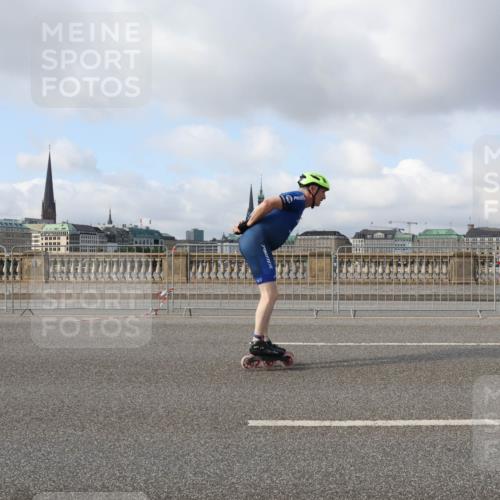 29.06.2025 - hella hamburg halbmarathon Lena Gebhardt http://msf.ph/oto/8400469 29.06.2025 08:53:16 Lombardsbrücke 0375 meine-sportfotos.de