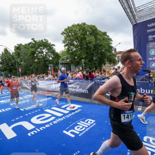 29.06.2025 - hella hamburg halbmarathon Zöllner http://msf.ph/oto/8400472 29.06.2025 10:37:09 Ziel 1385, 1411, 5923, 6123, 6458, 7482, 8362, 9178, 10738, 11120, 15261, 15410, 16992, 17024, 17125, 17658 meine-sportfotos.de