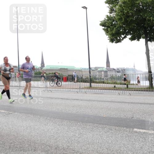 29.06.2025 - hella hamburg halbmarathon Lena Gebhardt http://msf.ph/oto/8400486 29.06.2025 10:49:57 Lombardsbrücke 9015, 2466, 1040, 1041, 1487, 1511, 1625, 1805, 1888, 2212, 2466, 2668, 2862, 2997, 3701, 3943, 4090, 4870, 5076, 5552, 5694, 5749, 5751, 5997, 6191, 6694, 6830, 7305, 7339, 7366, 7679, 7721, 7722, 7755, 8065, 8254, 9015, 9162, 9605, 9940, 10060, 10403, 10617, 10683, 10704, 11030, 11631, 11716, 11760, 12079, 12124, 12388, 13127, 13128, 13309, 13381, 13744, 13764, 13846, 14505, 14545, 14692, 15626 meine-sportfotos.de