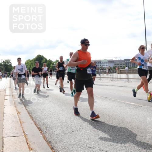 29.06.2025 - hella hamburg halbmarathon Lena Gebhardt http://msf.ph/oto/8400516 29.06.2025 10:16:05 Lombardsbrücke 18800, 12628, 2436, 9784, 4828, 1453, 8554, 1156, 1212, 1308, 1599, 1651, 2071, 2076, 2165, 2436, 2803, 2835, 2989, 3134, 3167, 3648, 4007, 4466, 4492, 4494, 4583, 4637, 4828, 5046, 5294, 5423, 6376, 6576, 7753, 7897, 7941, 7942, 8169, 8274, 8554, 8746, 8885, 9192, 9601, 9628, 9675, 9784, 9802, 9881, 10107, 10108, 10183, 10292, 10608, 10844, 10990, 11113, 11303, 11344, 11345, 11478, 11774, 11783, 11818, 12427, 12469, 13179, 13818, 13951, 14423, 14550, 14552, 15307 meine-sportfotos.de