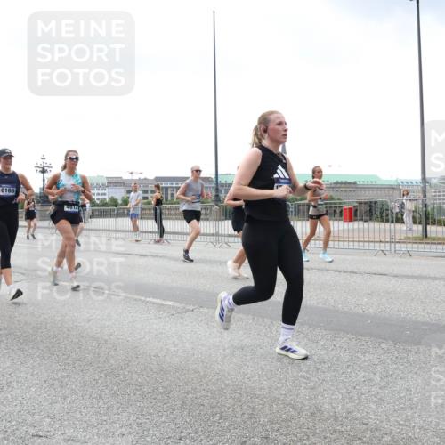 29.06.2025 - hella hamburg halbmarathon Lena Gebhardt http://msf.ph/oto/8400572 29.06.2025 10:40:45 Lombardsbrücke 19168, 10166, 4612, 1018, 1037, 1075, 1323, 2042, 2109, 2173, 2206, 2299, 2762, 2763, 2858, 3121, 3293, 3295, 3306, 3432, 3694, 3810, 4044, 4234, 4411, 4530, 4612, 4774, 4775, 4906, 4972, 5059, 5702, 5753, 5975, 6076, 6098, 6163, 6229, 6278, 6280, 6289, 6363, 6463, 6673, 6842, 7108, 7293, 7956, 8053, 8054, 8307, 8378, 8391, 8429, 8430, 9009, 9237, 10644, 11053 meine-sportfotos.de
