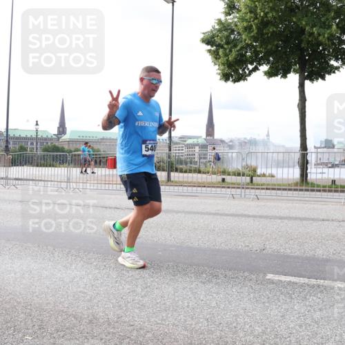 29.06.2025 - hella hamburg halbmarathon Lena Gebhardt http://msf.ph/oto/8400607 29.06.2025 10:23:45 Lombardsbrücke 540, 1048, 1304, 1362, 1444, 1545, 2125, 2489, 4122, 4391, 4597, 4646, 4728, 4990, 5055, 5160, 5258, 5260, 5358, 5406, 5661, 6502, 6747, 7013, 7029, 7820, 8031, 8141, 8149, 8181, 8502, 8676, 8717, 9217, 9603, 9715, 10649, 10739, 11044, 11300, 11415, 11454, 11793, 11798, 11879, 12874, 13149, 14265, 14510, 14512, 14521, 14821, 15709, 15739, 15853, 16185, 16251, 17013, 17199, 17719 meine-sportfotos.de