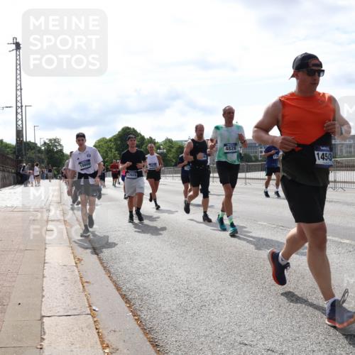 29.06.2025 - hella hamburg halbmarathon Lena Gebhardt http://msf.ph/oto/8400632 29.06.2025 10:16:06 Lombardsbrücke 18800, 12628, 4828, 14543, 1156, 1212, 1308, 1599, 1651, 2071, 2076, 2165, 2436, 2803, 2835, 3134, 3167, 3648, 4007, 4492, 4494, 4583, 4637, 4828, 5046, 5294, 5423, 6376, 7753, 7897, 7941, 7942, 8169, 8274, 8554, 8597, 8645, 8746, 8885, 9192, 9601, 9628, 9675, 9784, 9802, 9881, 10107, 10108, 10139, 10141, 10183, 10292, 10608, 10844, 10990, 11113, 11303, 11344, 11345, 11478, 11774, 11783, 11818, 12427, 12469, 13179, 13818, 13951, 14423, 14550 meine-sportfotos.de