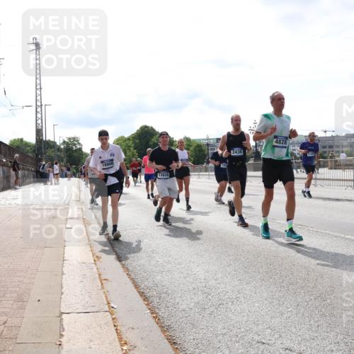 29.06.2025 - hella hamburg halbmarathon Lena Gebhardt http://msf.ph/oto/8400664 29.06.2025 10:16:06 Lombardsbrücke 18800, 12628, 2436, 4828, 1156, 1212, 1308, 1599, 1651, 2071, 2076, 2165, 2436, 2803, 2835, 3134, 3167, 3648, 4007, 4492, 4494, 4583, 4637, 4828, 5046, 5294, 5423, 6376, 7753, 7897, 7941, 7942, 8169, 8274, 8554, 8597, 8645, 8746, 8885, 9192, 9601, 9628, 9675, 9784, 9802, 9881, 10107, 10108, 10139, 10141, 10183, 10292, 10608, 10844, 10990, 11113, 11303, 11344, 11345, 11478, 11774, 11783, 11818, 12427, 12469, 13179, 13818, 13951, 14423, 14550 meine-sportfotos.de