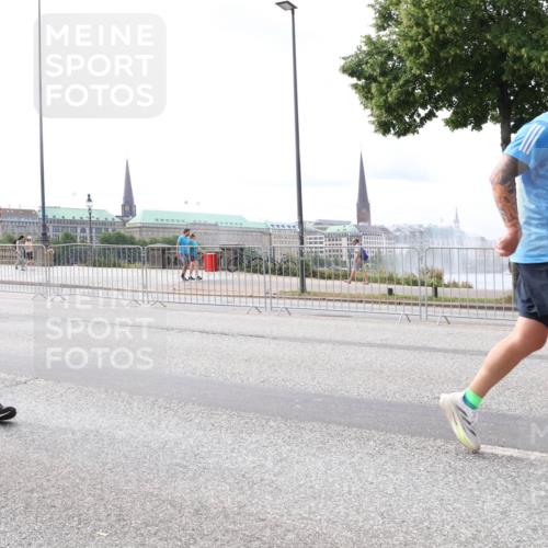 29.06.2025 - hella hamburg halbmarathon Lena Gebhardt http://msf.ph/oto/8400689 29.06.2025 10:23:45 Lombardsbrücke 4391, 1048, 1304, 1362, 1444, 1545, 2125, 2489, 4122, 4391, 4597, 4646, 4728, 4990, 5055, 5160, 5258, 5260, 5358, 5406, 5661, 6502, 6747, 7013, 7029, 7820, 8031, 8141, 8149, 8181, 8502, 8676, 8717, 9217, 9603, 9715, 10649, 10739, 11044, 11300, 11415, 11454, 11793, 11798, 11879, 12874, 13149, 14265, 14510, 14512, 14521, 14821, 15709, 15739, 15853, 16185, 16251, 17013, 17199, 17719 meine-sportfotos.de