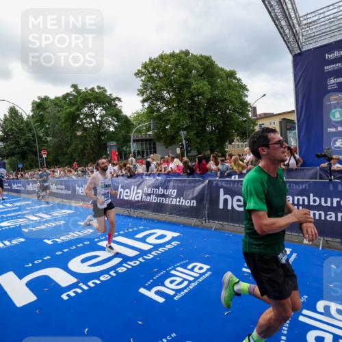 29.06.2025 - hella hamburg halbmarathon Zöllner http://msf.ph/oto/8400698 29.06.2025 10:37:13 Ziel 4860, 5923, 7482, 8362, 9178, 10190, 11423, 13972, 15178, 17137, 17658, 17726 meine-sportfotos.de