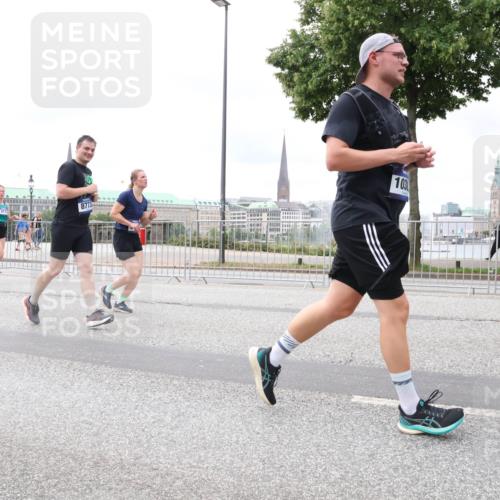 29.06.2025 - hella hamburg halbmarathon Lena Gebhardt http://msf.ph/oto/8400699 29.06.2025 10:58:05 Lombardsbrücke 9398, 8773, 103, 1001, 1123, 1242, 1248, 1265, 1388, 1845, 2015, 2043, 2169, 2273, 2275, 2451, 2567, 2900, 3191, 3540, 3644, 3936, 3954, 4059, 4117, 4429, 4521, 4830, 5104, 5632, 5676, 5782, 6316, 6337, 6825, 6916, 7172, 7193, 7262, 7556, 7617, 7664, 7783, 7977, 7990, 8076, 8159, 8439, 8440, 8441, 8442, 8474, 8512, 8708, 8713, 8773, 8888, 9059, 9123, 9180, 9233, 9239, 9318, 9319, 9394, 9398, 9436, 9481, 9613, 9636, 9832 meine-sportfotos.de